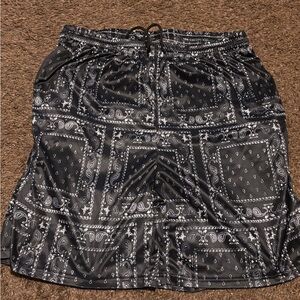 Black bandana print shorts